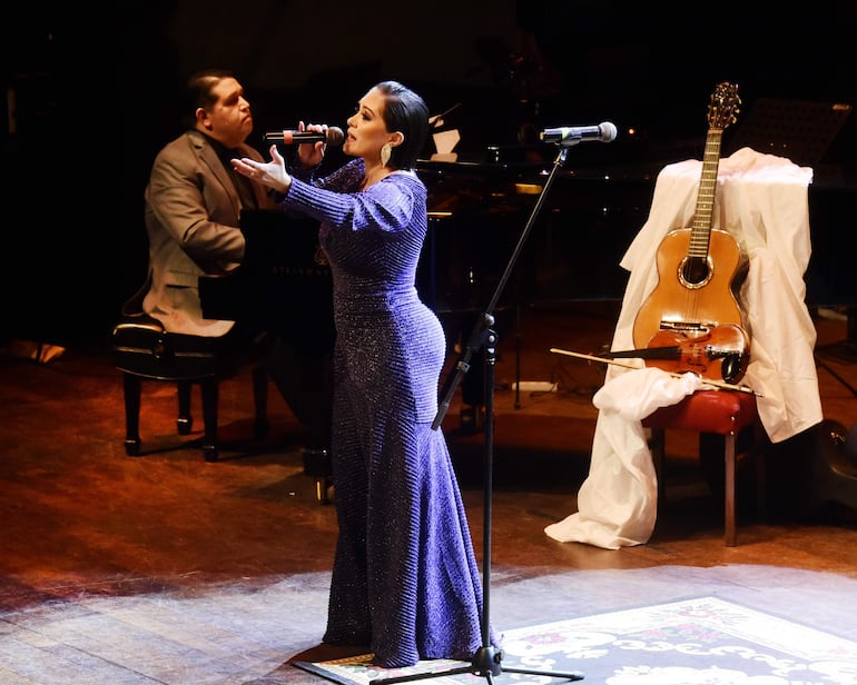 Marijó Obregó sacó a pasear su dulce y melodiosa voz por todo el teatro.