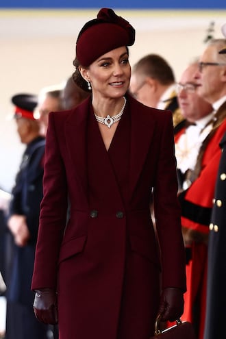 La princesa de Gales, Kate Middleton, llegó así de espléndida a la bienvenida al Emir de Qatar en el Desfile de Guardias a Caballo en Londres.