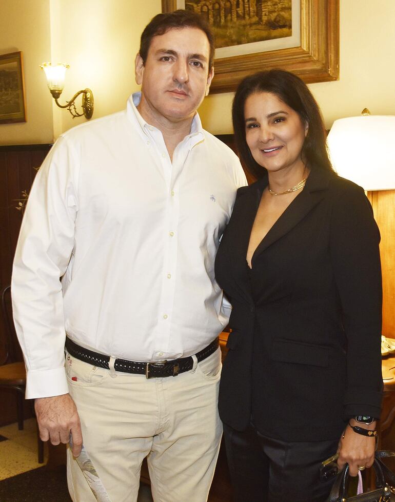 Luiz Godoy y Ana Castro.