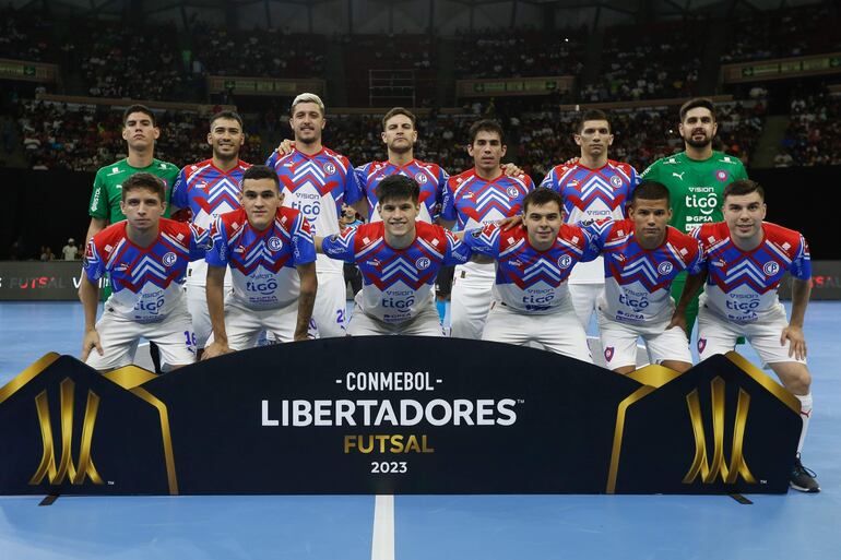 Plantel de Cerro Porteño que ayer enfrentó a Centauros de Caracas y perdió en tiempo extra.