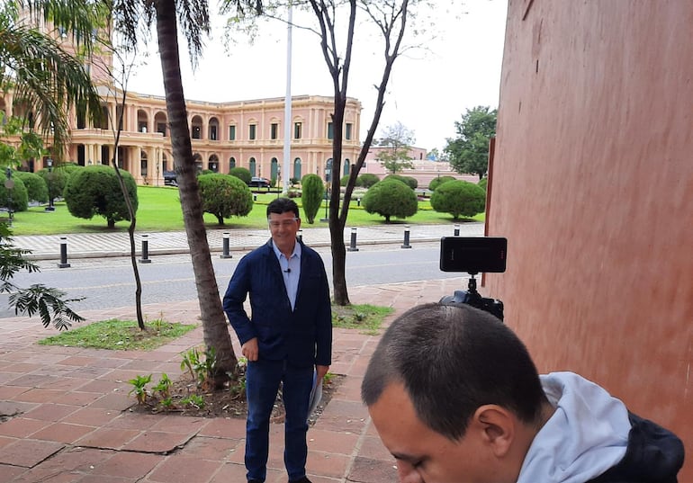 Efraín Alegre, al presentar el proyecto a Mario Abdo.