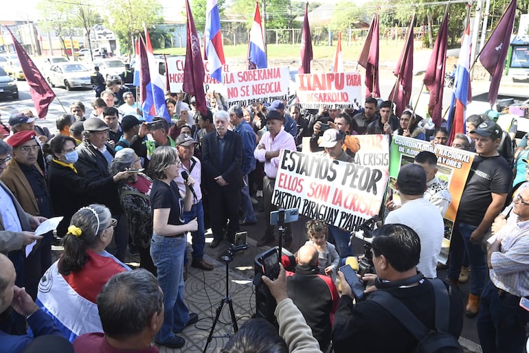 Presentacion de firmas para que se trate la tarifa social.