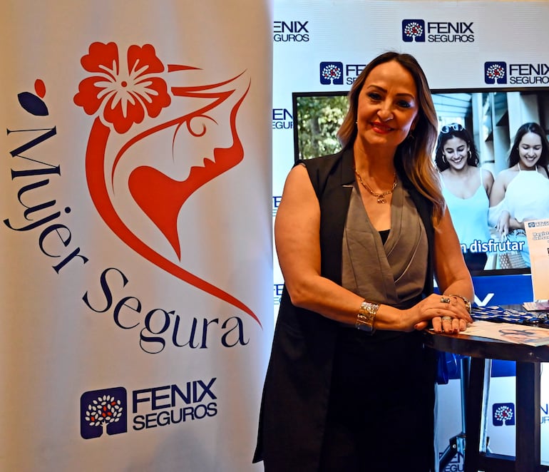 Ana Ester Thompson, gerente comercial de Fénix Seguros.