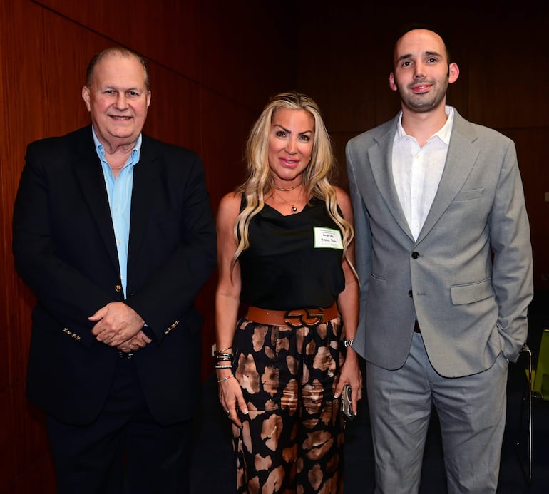 Paul Sarubbi, Andrea Peris y Fernando Ferro. 