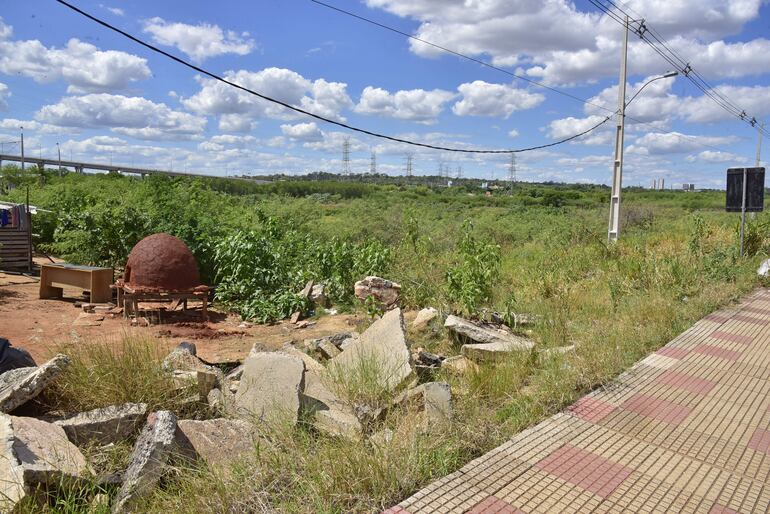 Varios son los terrenos municipales en la zona de la Costanera Norte que serán puestos a la venta, según desea el intendente.