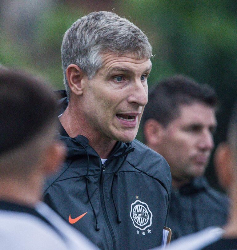 Martín Palermo, DT de Olimpia.