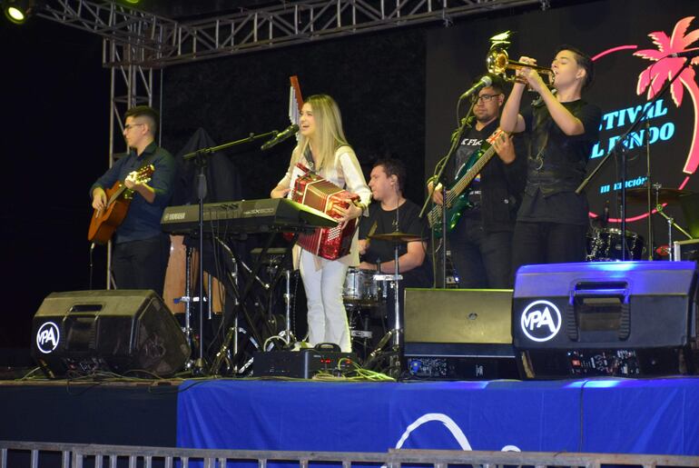 La Andariega Band de la ciudad de Villarrica triunfó en el Festival del Pindo.