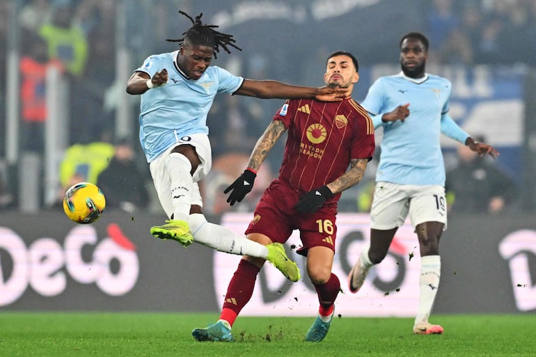 Lazio's French forward #20 Loum Tchaouna (L) fights for the ball with Roma's Argentine midfielder #16 Leandro Paredes during the Italian Serie A football match between Roma and Lazio, at the Olympic stadium in Rome on January 5, 2025. (Photo by Andreas SOLARO / AFP)