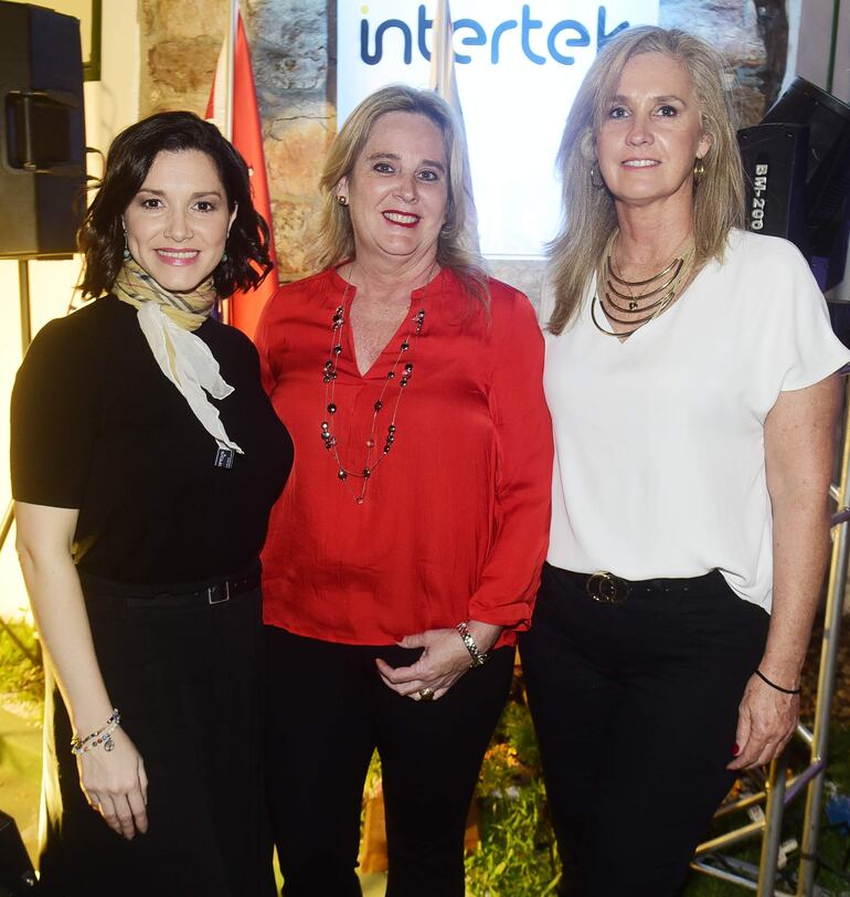 Lili Olmedo, Annie Serrati y Anthea Martín de Serrati.