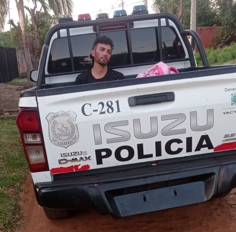 El hombre fue aprehendido junto con las evidencias del hurto que cometió.