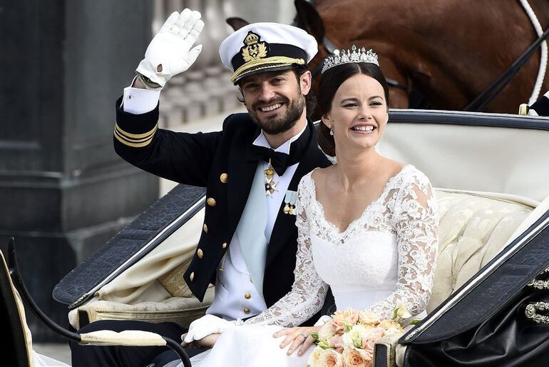 El príncipe Carlos Felipe y la princesa Sofía de Suecia el día de su boda. Ahora, esperan a su cuarto niño. 