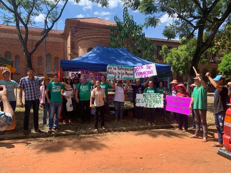 Stand de las mujeres, en la movilización campesina de la FNC, en el Seminario, el miércoles al medio día.