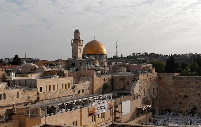 Vista del Domo de la Roca y el Muro de los Lamentos en la ciudad antigua de Jerusalén, en Israel.