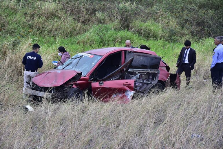 El vehículo fue encontrado completamente destrozado en zona de la Costanera de Asunción y a su lado se encontraba el cuerpo del hombre.