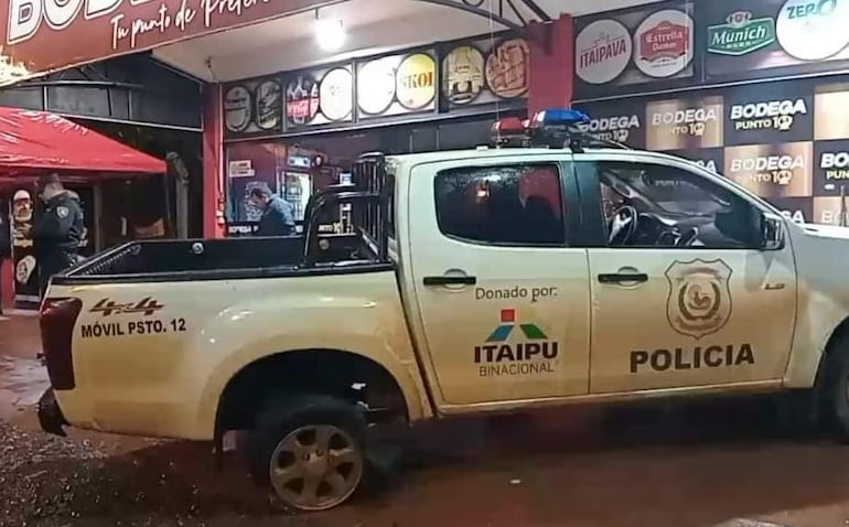 La patrullera quedó varada frente a una bodega en el kilómetro 10 Acaray.