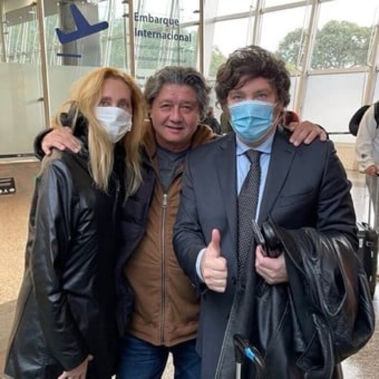 Karina y Javier Milei junto a Carlos Kikuchi.