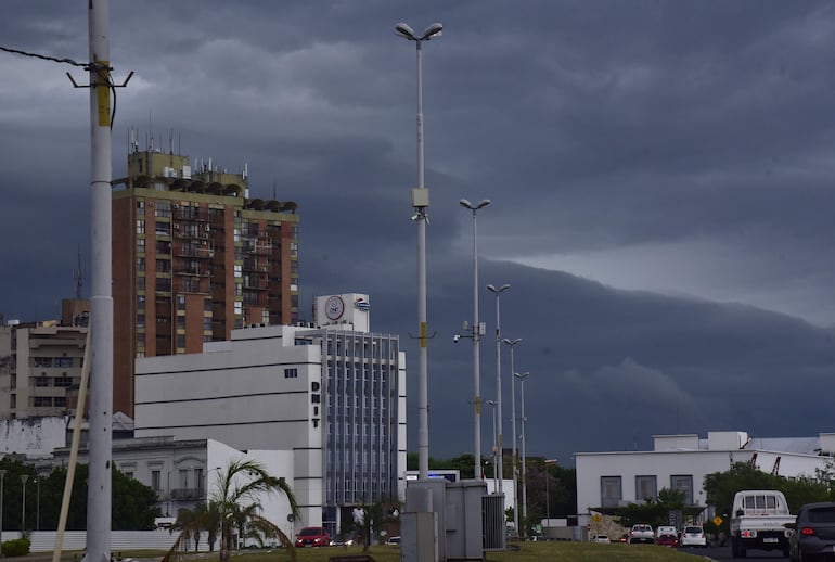 Anuncian un viernes caluroso con lluvias dispersas.