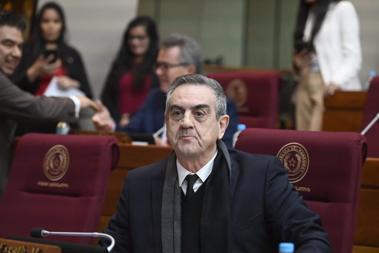 Diputado Yamil Esgaib (ANR, cartista).