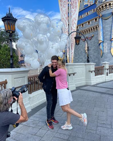 Felices, Michael Bublé y Luisana Lopilato disfrutando de su visita a Disney.