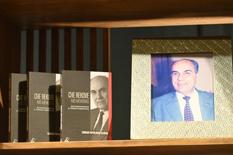 Lanzamiento del libro de Conrado Pappalardo. 