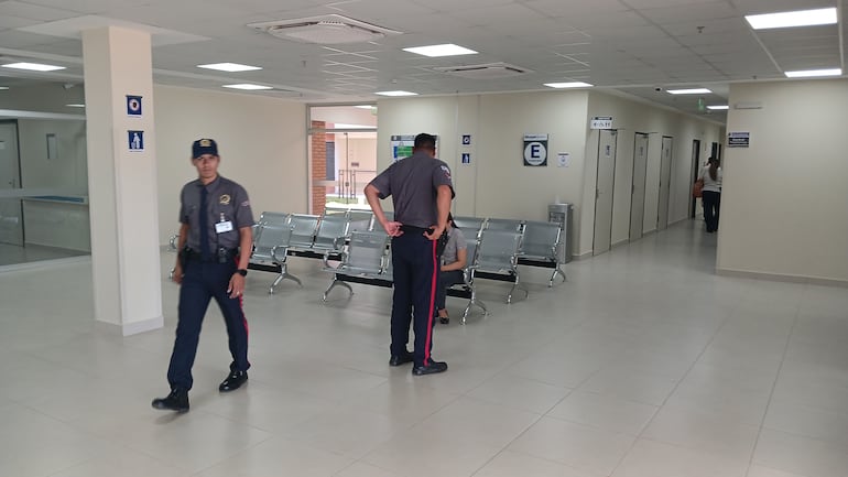 En el Hospital General de Coronel Oviedo solo funciona la internación de clínica médica, tras apurada inauguración