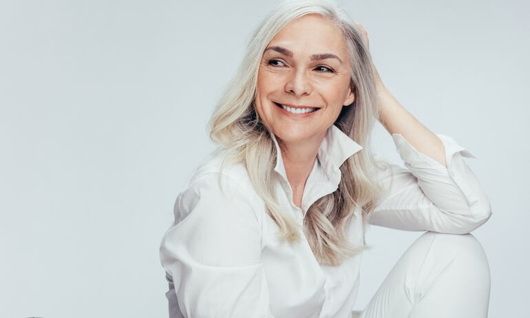 Mujer con canas.