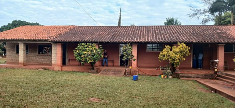 Fachada de la escuela de María Auxiliadora del distrito de Abaí.