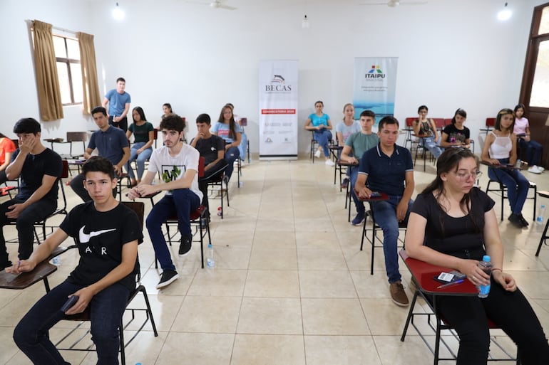 Alumnos listos para rendir la Prueba de Competencias Básicas.