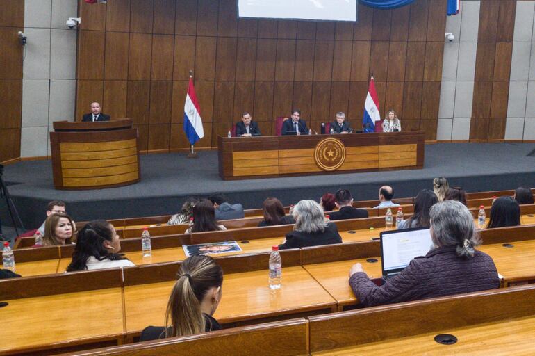 Ayer se realizó una audiencia pública donde participaron autoridades  y familiares de desaparecidos.