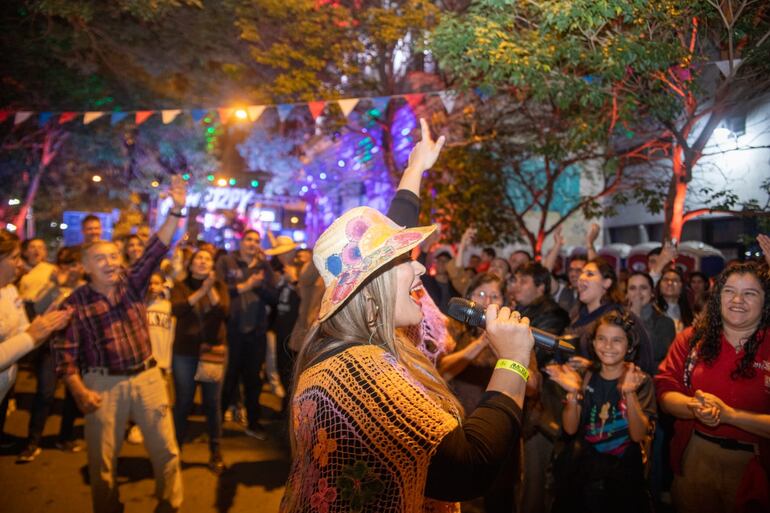 Cielito Fernández durante una de las ediciones del evento "El folklore sale a las calles".