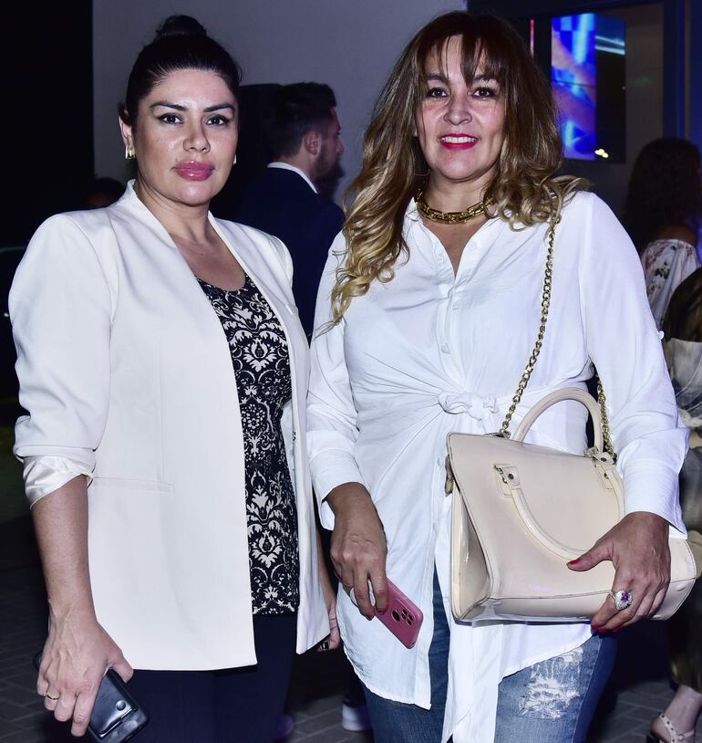 Karina Mieres y Mónica Torres.