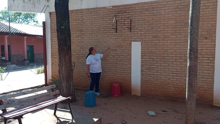 Robo de compresores de aires acondicionados en la escuela Enrique Soler, de Capiatá.