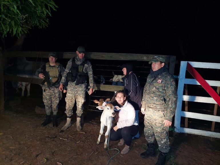 Brigada antiabigeato recupera dos terneritos hurtados de un establecimiento ganadero de la compañía Potrero de Carapeguá.