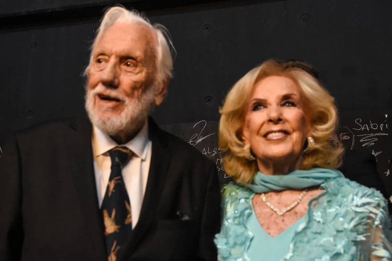 Héctor Olivera y Mirtha Legrand, los nuevos doctores de la UBA. (Instagram/Festival Internacional de Cine de la UBA)