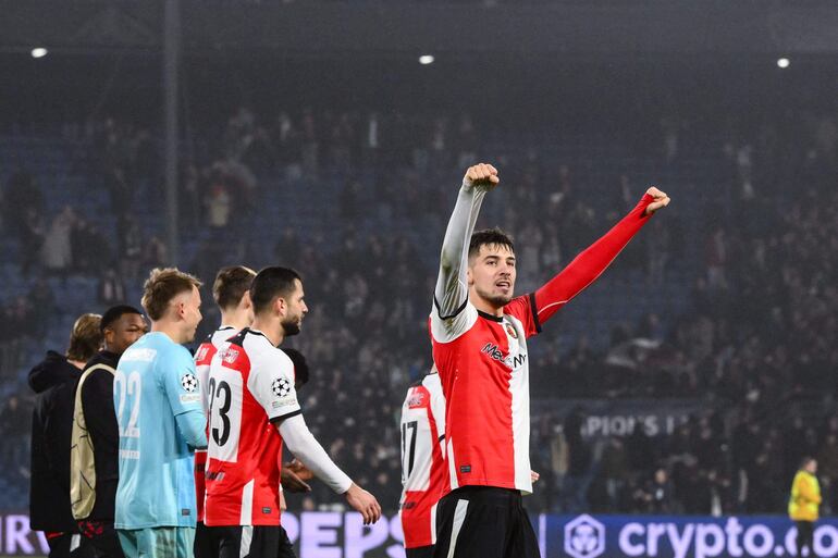 Feyenoord derrotó al Milan en Roterdam