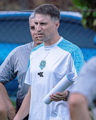 Luciano Theiler (42 años), director técnico de Guaireña FC.