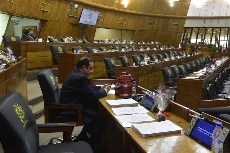 El colorado Avelino Dávalos, único presente al vencimiento del periodo de tolerancia.