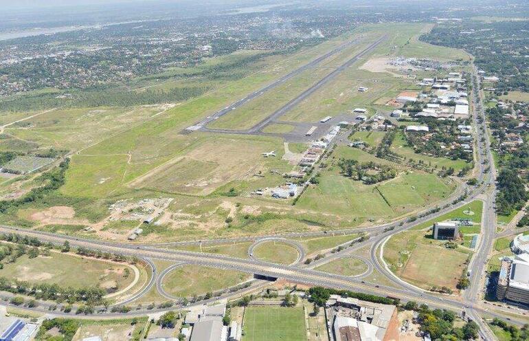 Vista aérea de la pista del aeropuerto Silvio Pettirossi.