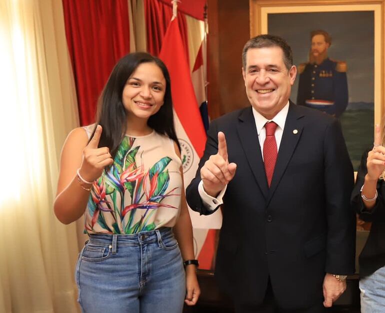 Jazmin narvaez y horacio cartes.