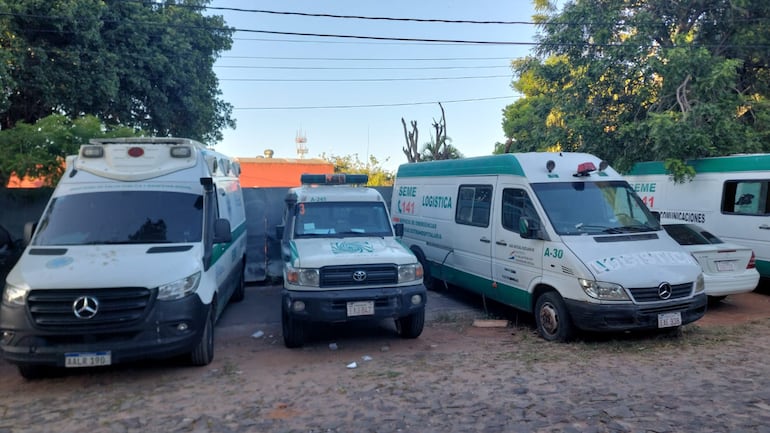 Ambulancias del SEME a la espera de reparación.