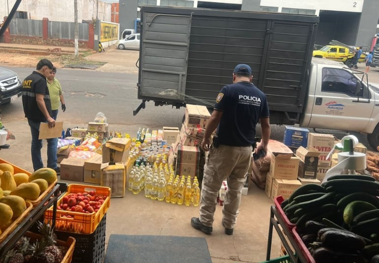 Incautación de mercaderías sin documentación en Capiatá. (gentileza).