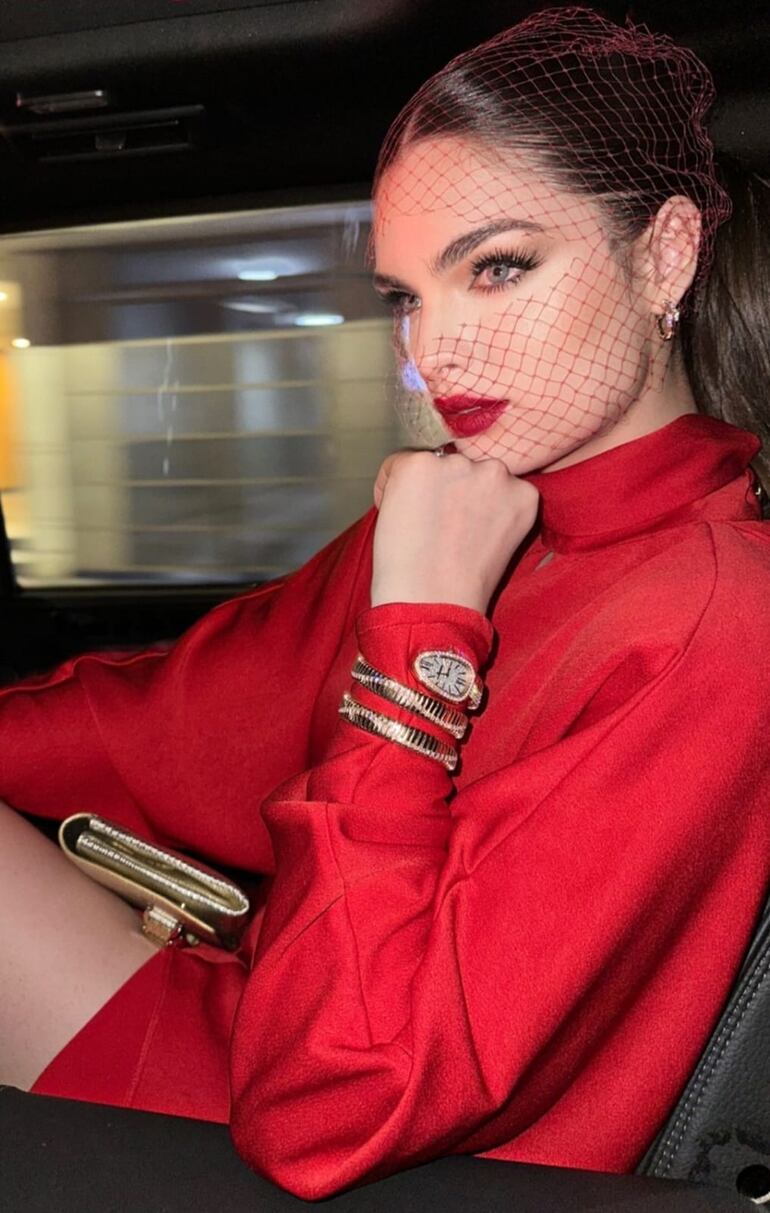 ¡Divina, la villarriqueña! Nadia Ferreira rumbo a la Gala de Día de Muertos de Vogue. (Captura de la historia de Instagram de Nadia Ferreira)