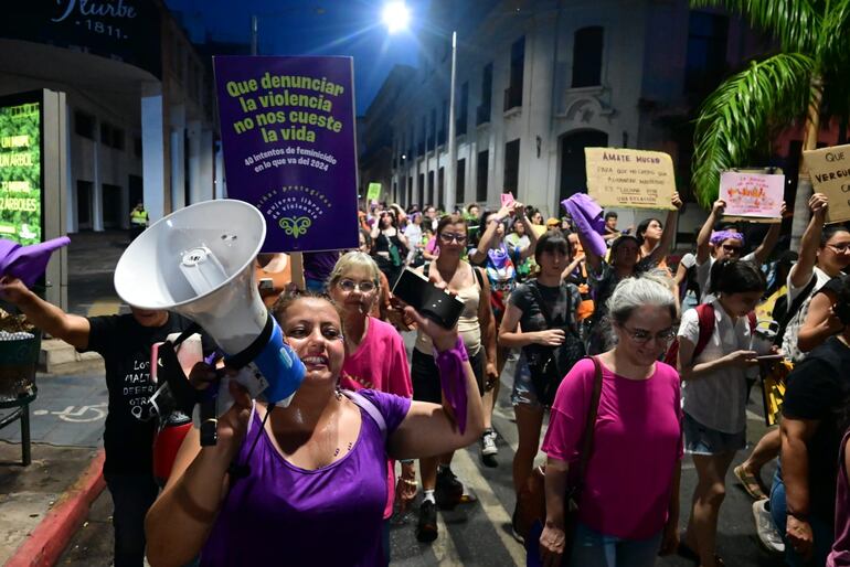 Marcha 25N en Asunción: mujeres exigen el fin a la violencia contra ellas