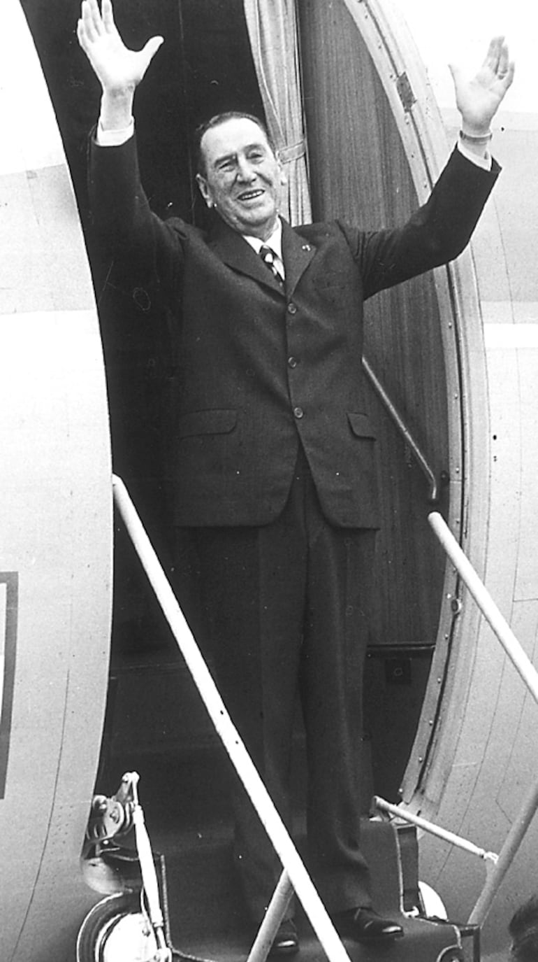 Juan Domingo Perón cuando se despidió por última vez de Asunción en 1974, meses antes de su fallecimiento.