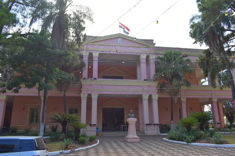 Fachada de la Municipalidad de Villarrica.