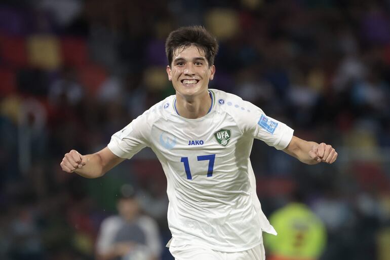 Nodirbek Abdurazzokov de Uzbekistán reacciona, en un partido del grupo A de la Copa Mundial de Fútbol sub-20 entre Uzbekistán y Guatemala en el estadio Único de Ciudades en Santiago del Estero (Argentina). EFE/ Juan Ignacio Roncoroni