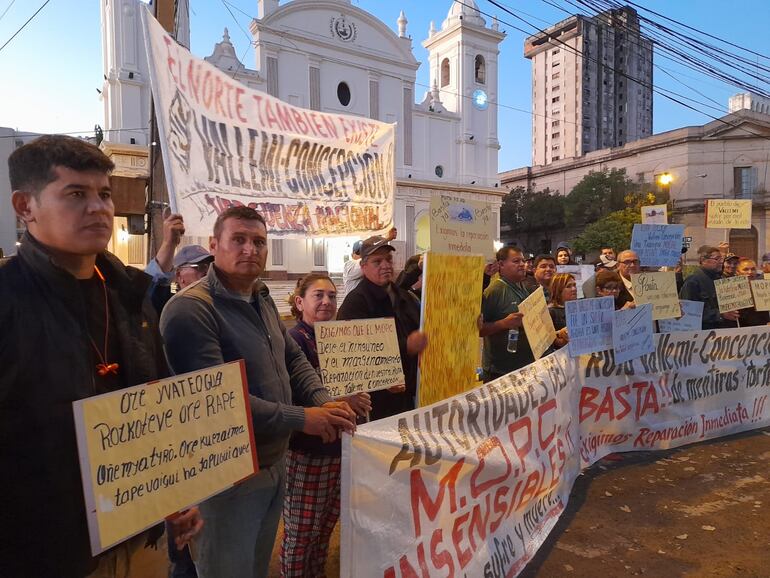 Pobladores e intendentes llegan a Asunción para exigir reparaciones de la ruta Concepción-Vallemi