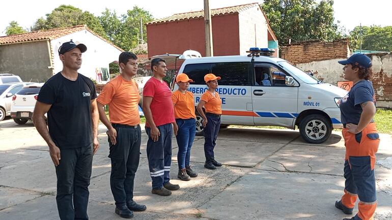 El Cuerpo de Bomberos siempre están prestos al servicio. En la imagen un grupo de jóvenes reducteños que se forman para ser bomberos.