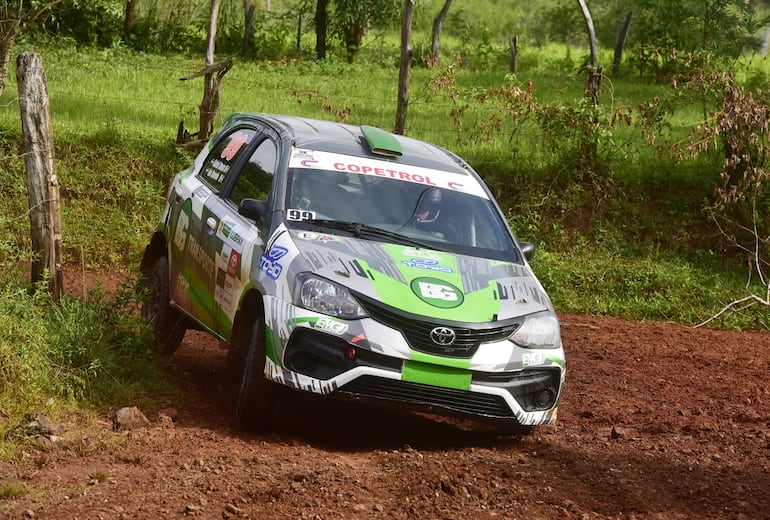 Gabriel Duarte, navegado por Luis Quevedo (Toyota Etios), se adjudicó la clase RC5.