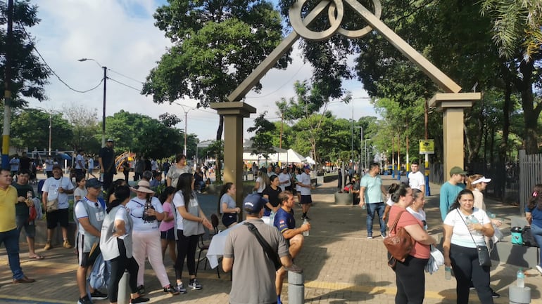 Jornada deportiva en Luque para recaudar alimentos no perecederos para damnificados por temporal.